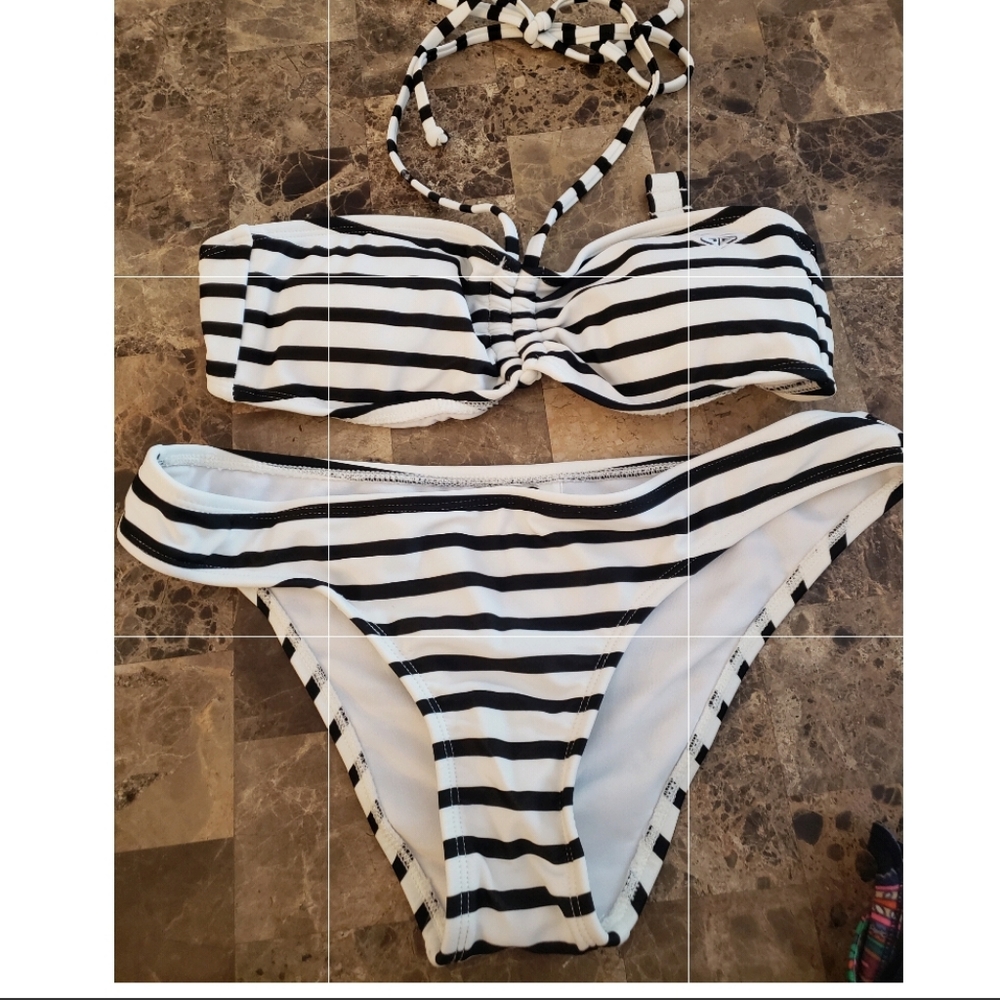 Roxy bikini set new whith no tags